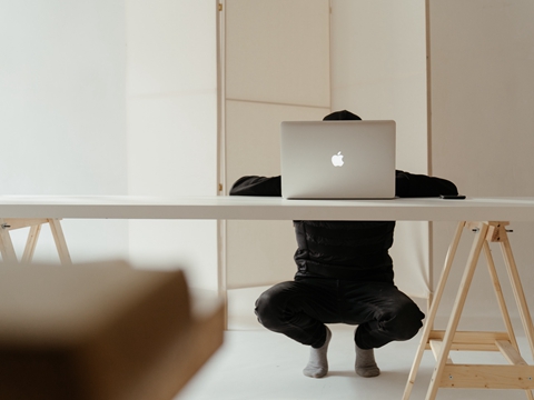 2025年香港開(kāi)戶指南：避坑一次成功！